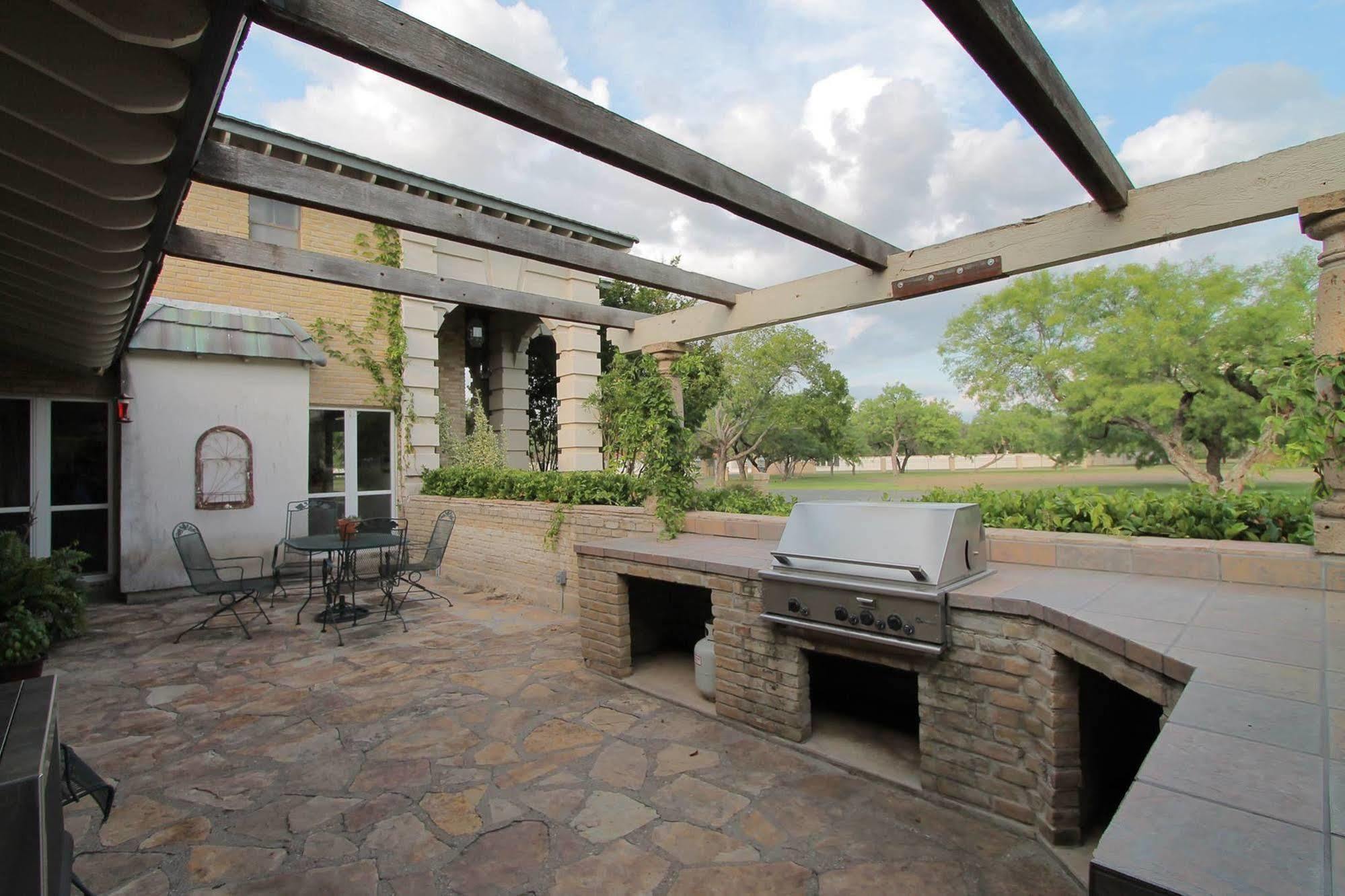 Live Oaks Bed And Breakfast Uvalde Exterior foto